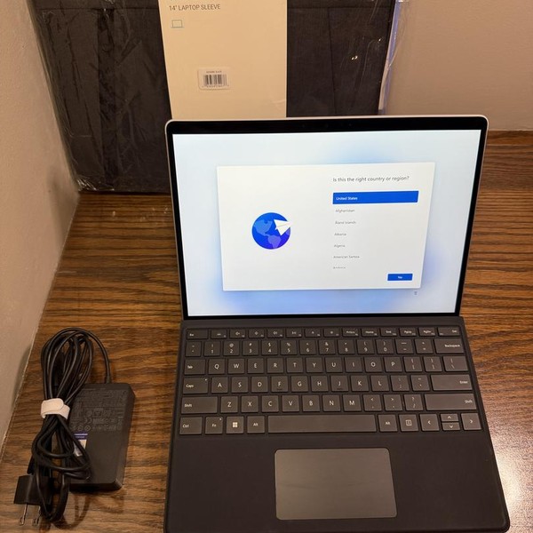 Microsoft Surface Pro X - 128 GB, Platinum, 8 GB, Microsoft SQ 1, Wi-Fi Only