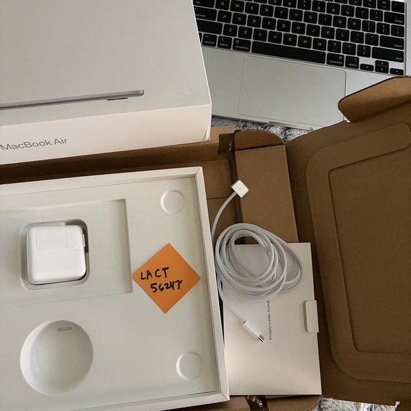 MacBook Air 2025 (M4) - 13 inch - 256 GB, Silver, 16 GB, Apple M4