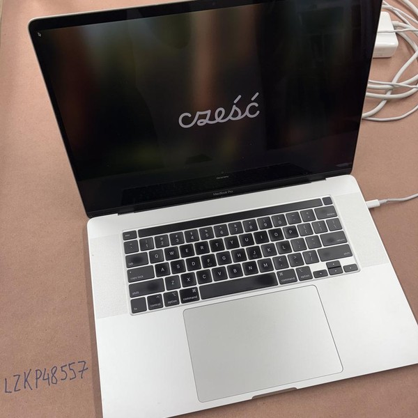 MacBook Pro 2019 - 16 inch - 512 GB, Silver, 16 GB, Intel Core i7