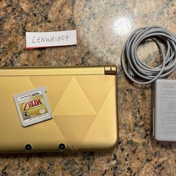 Nintendo 3DS XL - Gold, 1 GB, The Legend of Zelda: A Link Between Worlds