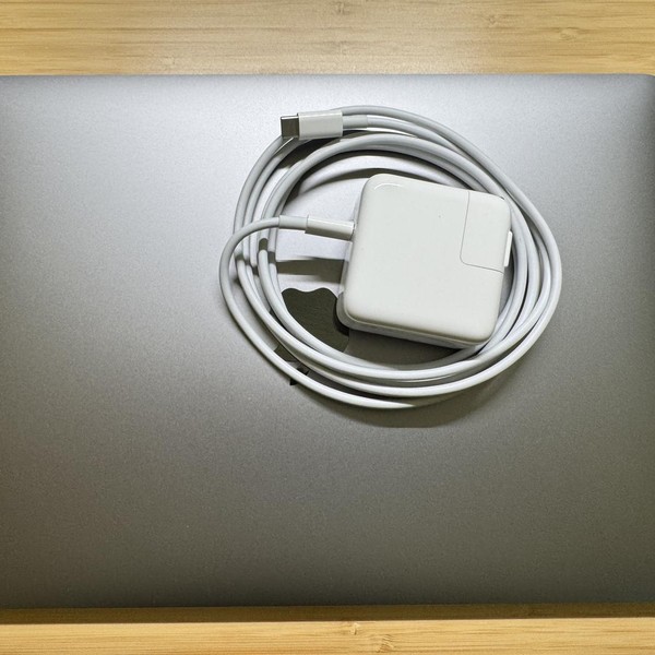 MacBook Air 2019 - 13 inch - 128 GB, Gray, 8 GB, Intel Core i5