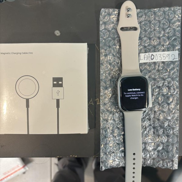 Apple Watch Series 8 45mm - Silver, A2771 - GPS, Aluminum