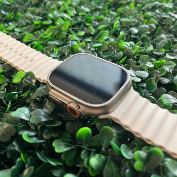 Apple Watch Ultra 49mm - Unlocked, Titanium, A2622