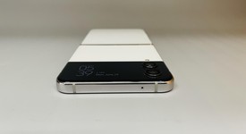 Good
													Samsung Galaxy Z Flip4 5G - Verizon, Custom, 256 GB, 8 GB, SM-F721U, Bespoke Edition, photo 4 of 8