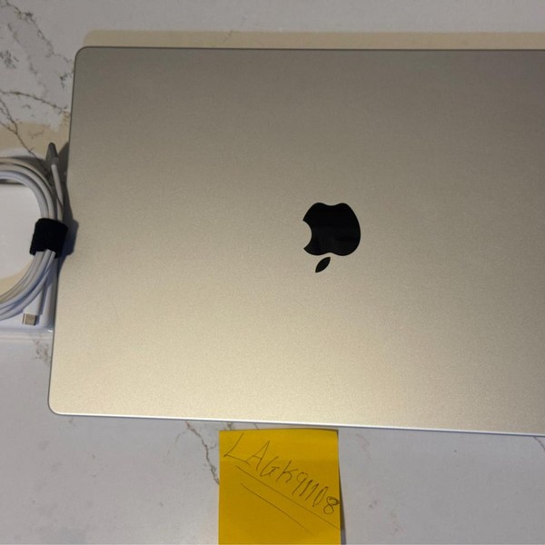MacBook Pro 2024 - 16 inch - 1 TB, Silver, 48 GB, Apple M4 Max 16-core
