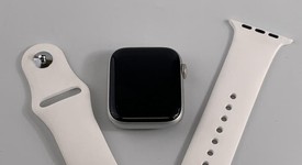 Fair
													Apple Watch Series 4 44mm - Silver, A1978 - GPS, Aluminum, photo 1 of 7