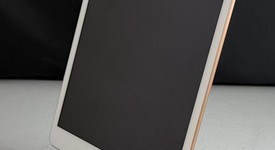 Good
													Apple iPad 7th Gen - Unlocked, Gold, 32 GB, A2200, photo 4 of 12