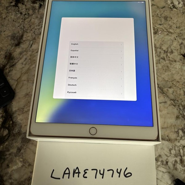 Apple iPad Air 3rd Gen - Wi-Fi, 64 GB, Gold