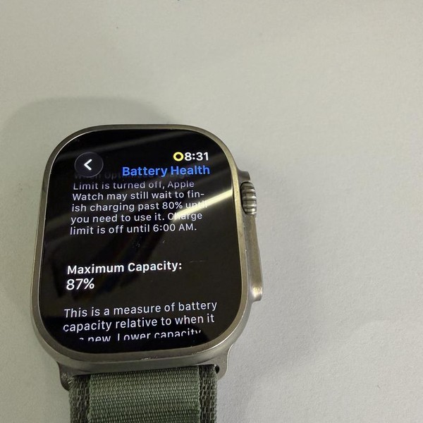 Apple Watch Ultra 49mm - Unlocked, Titanium, A2622