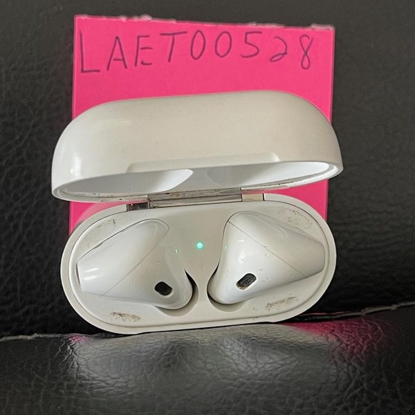 Apple AirPods (2nd Gen) - Lightning Case