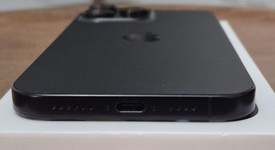 Mint
													Apple iPhone 16 Pro Max - Verizon, Black, 256 GB, A3084, photo 4 of 12