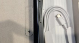 Mint
													Google Pixel 9a - AT&T, Obsidian, 128 GB, 8 GB, photo 3 of 5