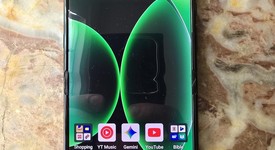 Mint
													Motorola Razr Ultra (2025) - AT&T, PANTONE Scarab, 512 GB, 16 GB, photo 3 of 9