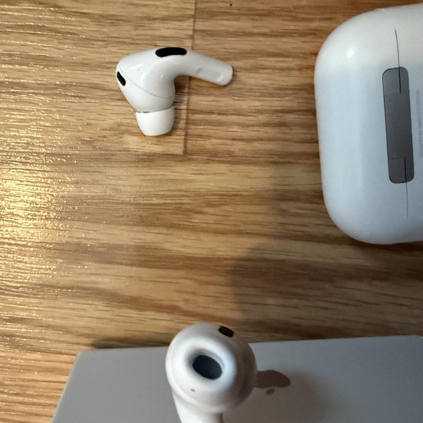 Apple AirPods Pro 2 - Lightning