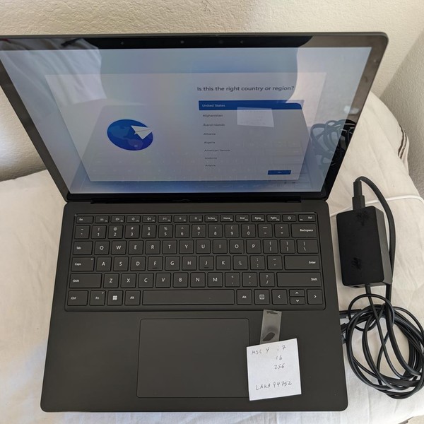 Microsoft Surface Laptop 4 - 256 GB, Black, 16 GB, Intel Core i7, 13.5 inch