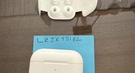 Used
													Apple AirPods Pro 2nd Gen - Lightning, photo 2 of 3