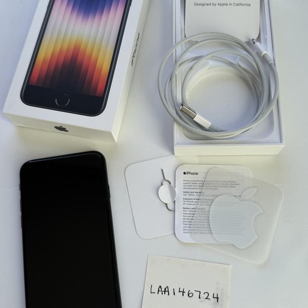 Apple iPhone SE 3rd Gen 2022 - Unlocked, 64 GB, Midnight, A2595