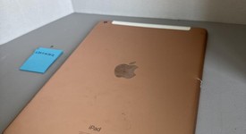 Fair
													Apple iPad 7th Gen - Unlocked, Gold, 128 GB, A2200, photo 4 of 7