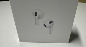 New
													Apple AirPods 3rd Gen - Lightning Case, photo 1 of 3