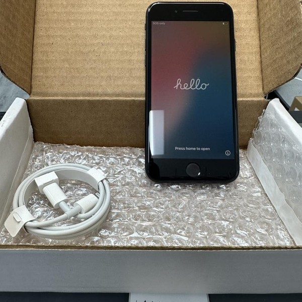 Apple iPhone SE 3rd Gen 2022 - Unlocked, 64 GB, Midnight, A2595