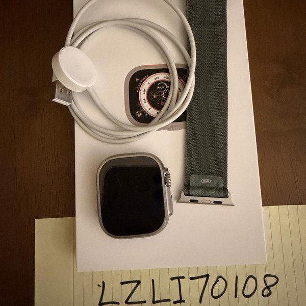 Apple Watch Ultra 49mm - Unlocked, Titanium, A2622