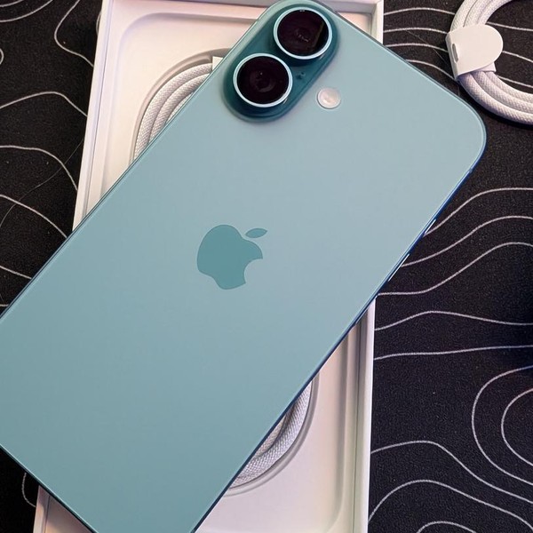 Apple iPhone 16 - Unlocked, 128 GB, Teal, A3081