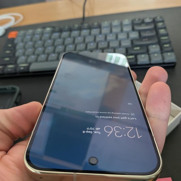 Google Pixel 11 Pro - Unlocked, 256 GB, Olive, 12 GB, G7SWN
