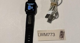 Good
													Apple Watch SE 1st Gen 40mm - Gray, A2351 - GPS, Aluminum, photo 1 of 7
