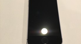 Good
													Apple iPhone SE 1st Gen 2016 - AT&T, Grey, 16 GB, A1662, photo 3 of 10