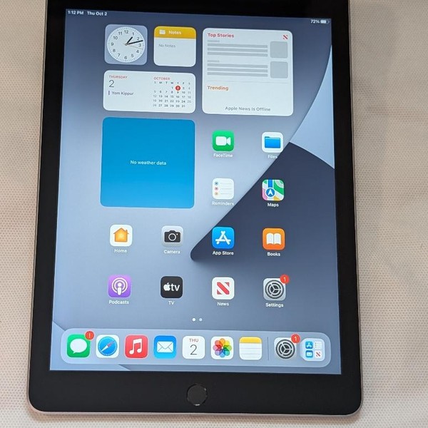 Apple iPad 5th Gen - Unlocked, 32 GB, Gray, A1823