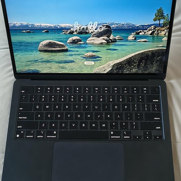 MacBook Air 2022 (M2) - 13 inch - 256 GB, Midnight, 8 GB, Apple M2