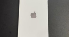 Good
													Apple iPhone SE 2nd Gen 2020 - Unlocked, White, 128 GB, A2275, photo 2 of 8