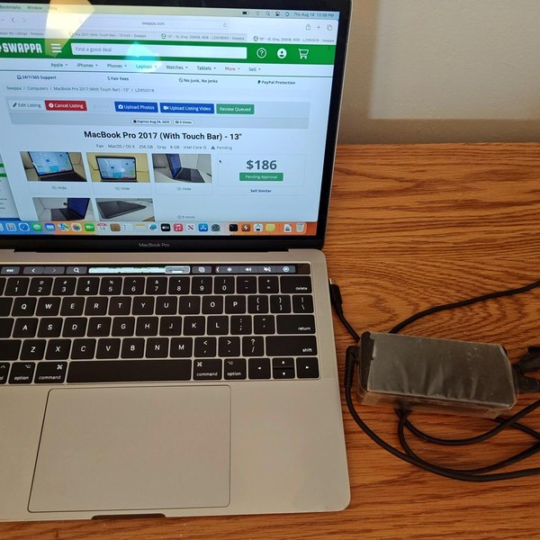 MacBook Pro 2017 (With Touch Bar) - 13 inch - 256 GB, Gray, 8 GB, Intel Core i5