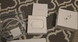 Used
													Apple AirPods Pro - MagSafe Case, photo 2 of 5