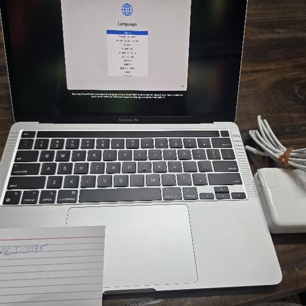 MacBook Pro 2022 - 13 inch - 512 GB, Silver, 8 GB, Apple M2