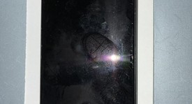 Mint
													Apple iPhone SE 2nd Gen 2020 - TracFone, Black, 64 GB, A2275, photo 2 of 7