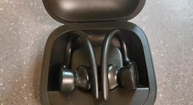 Used
													Beats Powerbeats Pro - Black, photo 1 of 6