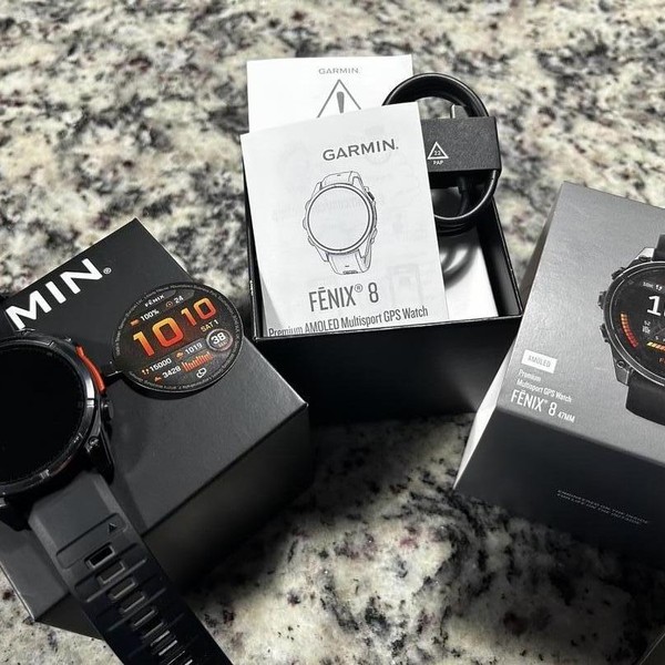 Garmin Fenix 8 - Carbon, AMOLED