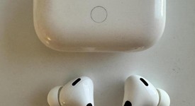 Used
													Apple AirPods Pro 2 - USB-C, photo 2 of 4