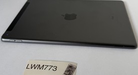 Mint
													Apple iPad 8th Gen - Unlocked, Gray, 32 GB, A2428, photo 5 of 7