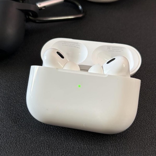 Apple AirPods Pro 2 - Lightning