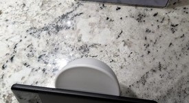 Mint
													Google Pixel 2 XL - Verizon, Black, 128 GB, Verizon Edition, photo 4 of 5