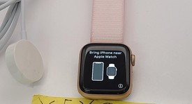 Good
													Apple Watch Series 4 40mm - Unlocked, Gold, A1975 - Cellular, Aluminum, photo 4 of 4