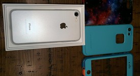 Mint
													Apple iPhone 7 - AT&T, Silver, 32 GB, A1660, photo 2 of 7