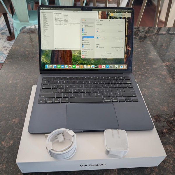 MacBook Air 2024 (M3) - 13 inch - 256 GB, Midnight, 8 GB, Apple M3, 8-core GPU