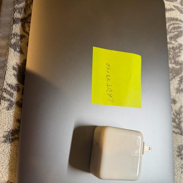 MacBook Pro 2020 - 13 inch - 256 GB, Gray, 8 GB, Apple M1