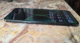 Mint
													Motorola Razr Ultra (2025) - AT&T, PANTONE Scarab, 512 GB, 16 GB, photo 4 of 9