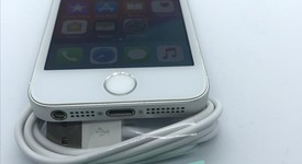 Mint
													Apple iPhone SE 1st Gen 2016 - TracFone, Silver, 32 GB, A1662, photo 2 of 6