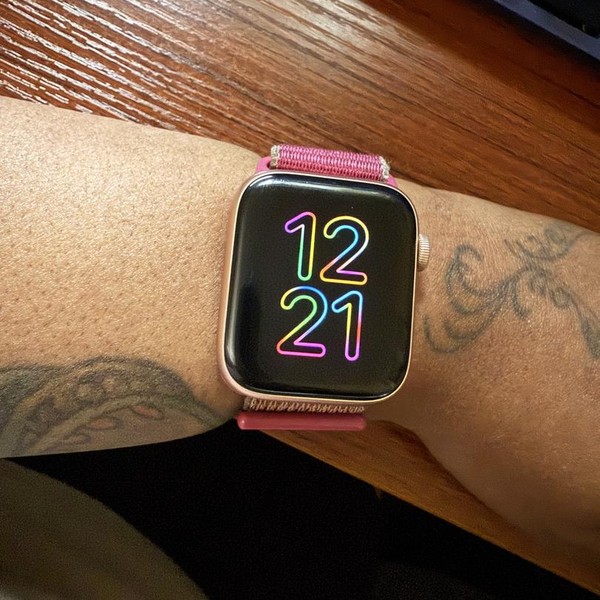 Apple Watch Series 5 44mm - Gold, A2093 - GPS, Aluminum