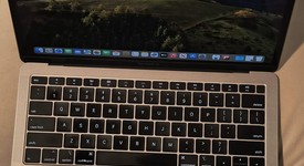 Good
													MacBook Air 2019 - 13" - I5, Gold, 128 GB, 8 GB, photo 1 of 9